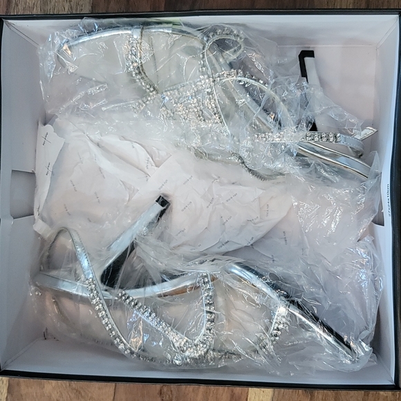 Shoes - Picture 3 of 4